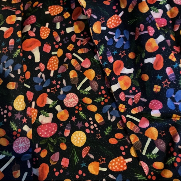 Retrolicious top - Picture 2 of 4